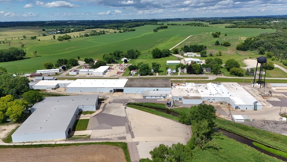 680 E John St, Markesan, WI for lease - Building Photo - Image 2 of 11