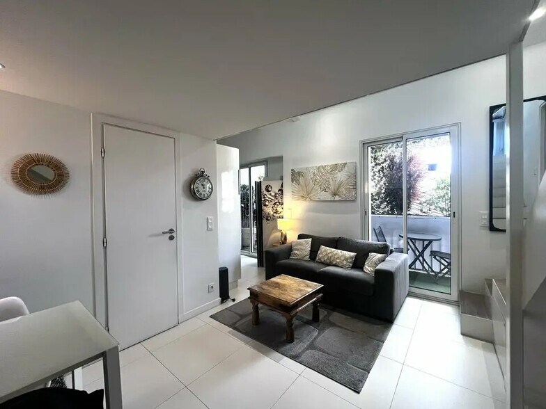 Flex in Nice for sale - Building Photo - Image 2 of 8