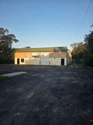 Plus de détails pour 7753 Rutillio Ct, New Port Richey, FL - Industriel à louer