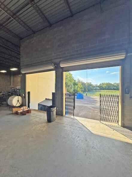 5040 Tampa West Blvd, Tampa, FL à vendre - Photo du bâtiment - Image 2 de 6