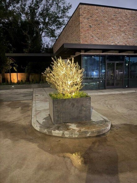 9437 Hammerly Blvd, Houston, TX à louer - Photo du bâtiment - Image 3 de 13