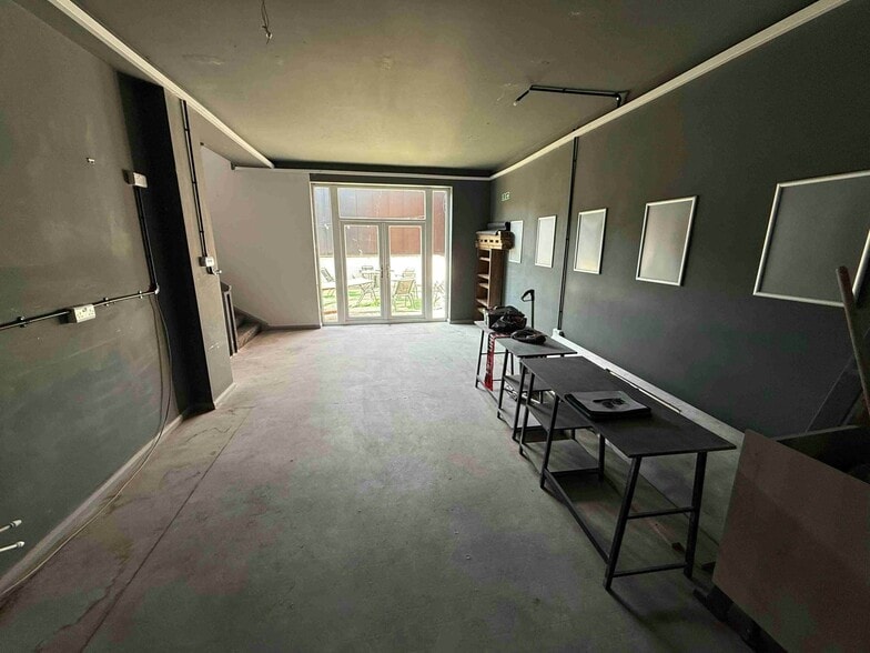 16 High St, Crewe for lease - Interior Photo - Image 3 of 5