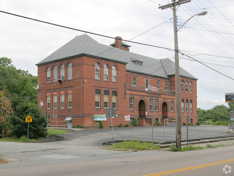 327 Laurel Hill Ave, Norwich, CT for sale - Primary Photo - Image 1 of 5