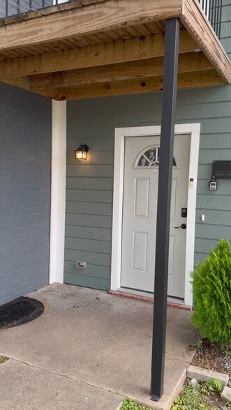 705-715 W Crawford St, Denison, TX for sale - Commercial Listing Video - Image 2 of 15