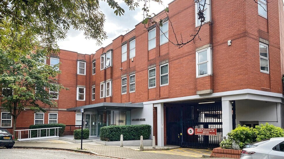 Flanders Rd, Londres à louer - Photo du bâtiment - Image 1 de 4