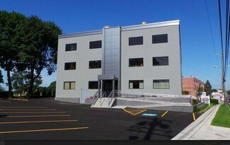 Plus de détails pour 8600 West Chester Pike, Upper Darby Township, PA - Bureau à vendre