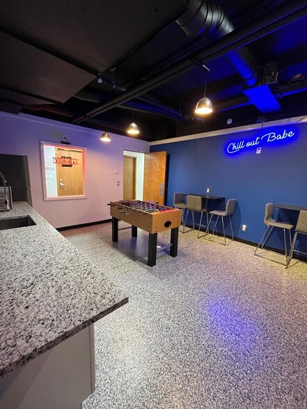 2855 Anthony Ln S, Saint Anthony, MN for lease - Interior Photo - Image 2 of 18