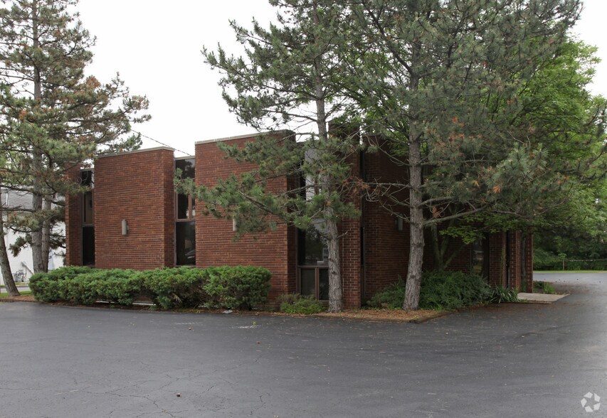 1870 Whitehaven, Grand Island, NY à vendre - Photo du bâtiment - Image 2 de 5