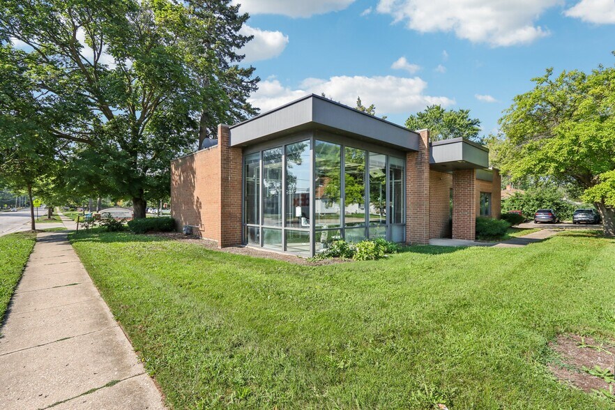 530 N McLean Blvd, Elgin, IL for sale - Building Photo - Image 1 of 20