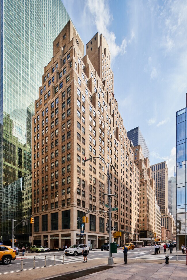 Plus de détails pour 509 Madison Ave, New York, NY - Commerce de détail à louer