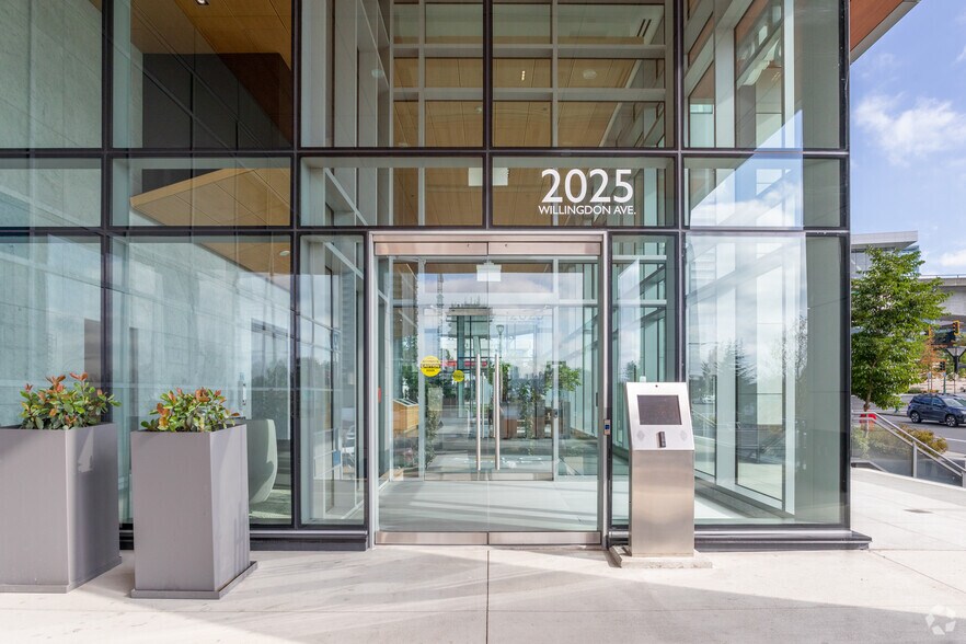 4402 Skyline Dr, Burnaby, BC à louer - Photo du bâtiment - Image 3 de 8