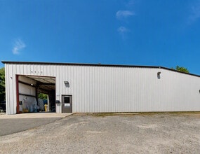 6512 Chapel Hill Rd, Raleigh, NC à louer Photo du bâtiment- Image 1 de 4