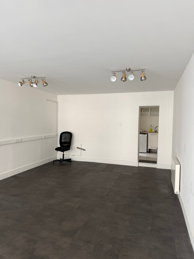 43 Rue Des Artistes, Paris, PAR 75014 - - - Interior Photo - Image 1 of 6