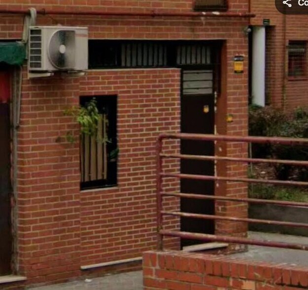 Immeuble residentiel dans Madrid, Madrid à vendre - Photo du bâtiment - Image 2 de 3