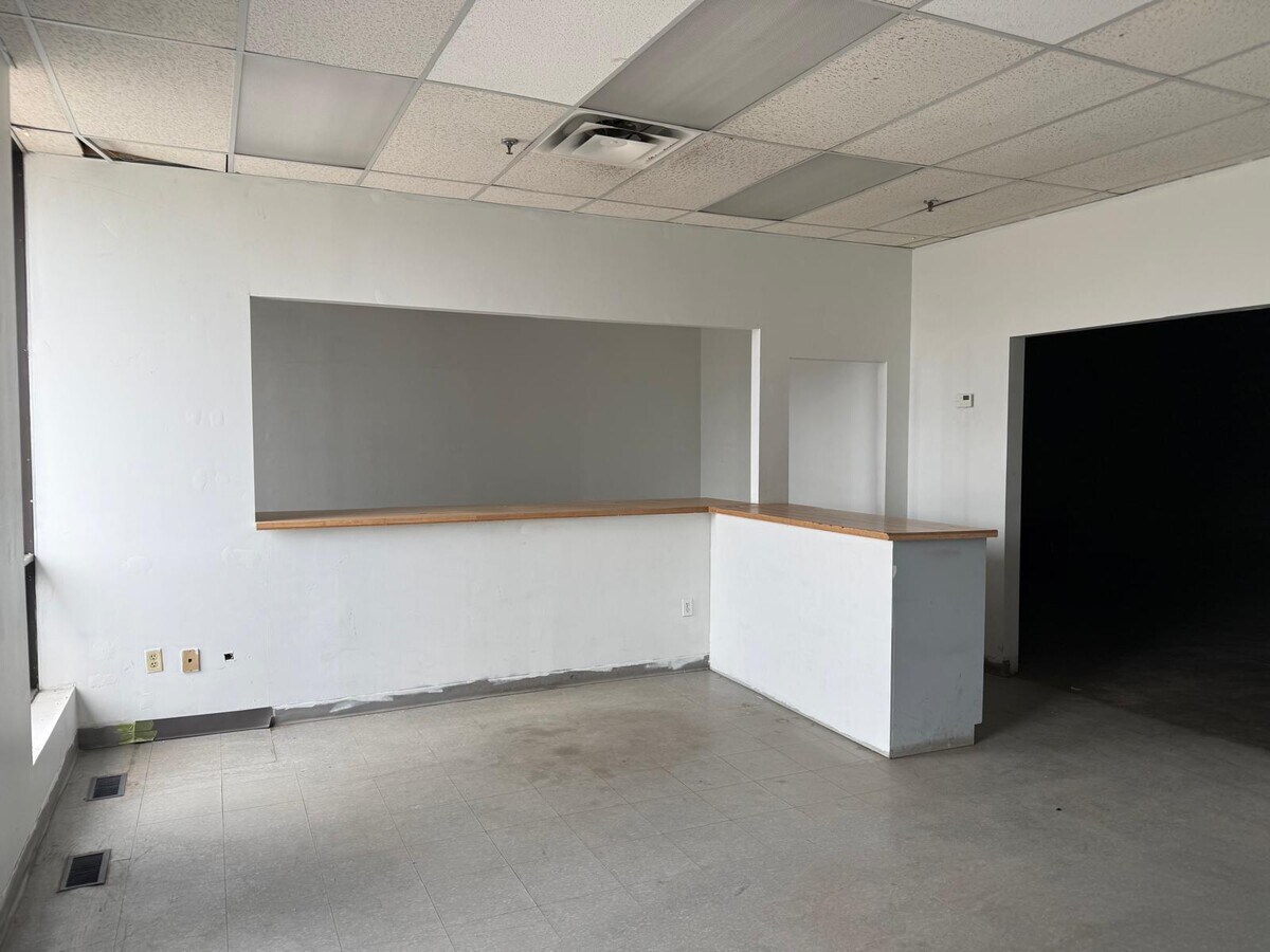 80 Hale Rd, Brampton, ON L6W 3N9 - Unité 7 - - Photo intérieure - Image 2 of 3