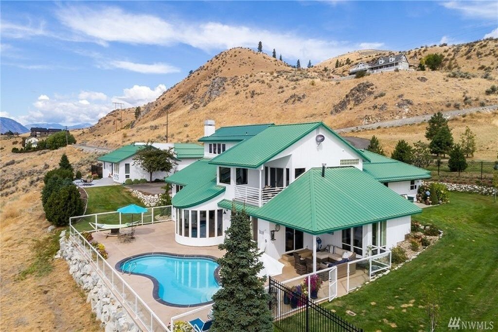 335 Henderson Rd, Chelan, WA à vendre Photo principale- Image 1 de 17