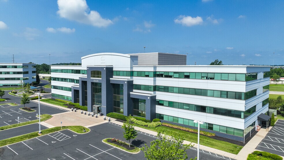 8425 Pulsar Pl, Columbus, OH à louer - Photo du bâtiment - Image 3 de 7