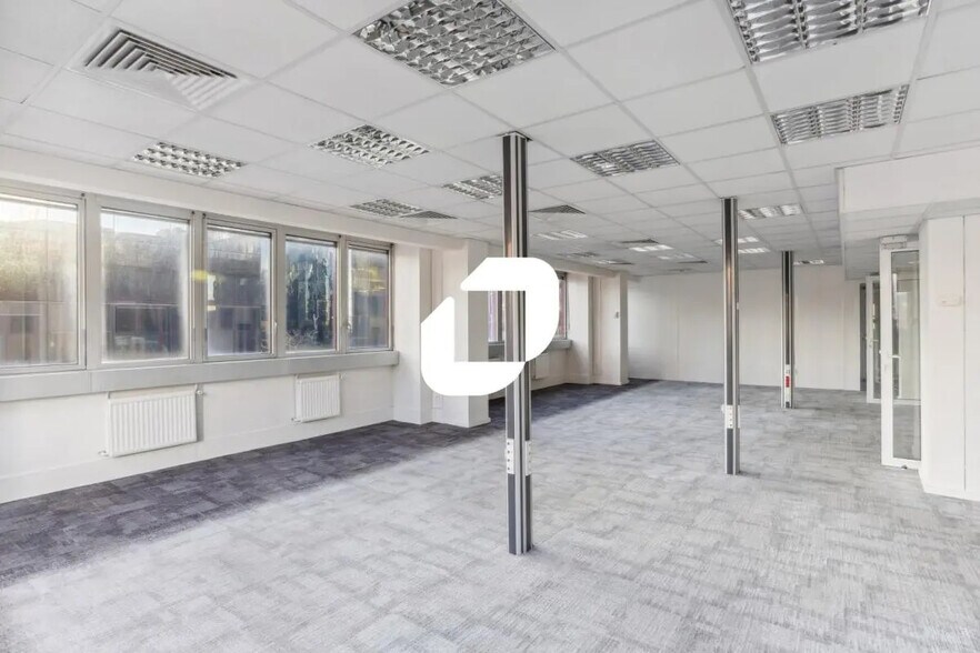 Office in Fontenay-sous-Bois for lease - Interior Photo - Image 2 of 12