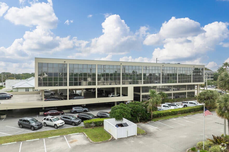 631 US Highway 1, North Palm Beach, FL à louer - Photo du bâtiment - Image 3 de 7