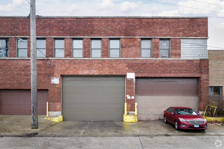 5841 W Dickens Ave, Chicago, IL à vendre - Photo du bâtiment - Image 2 de 3
