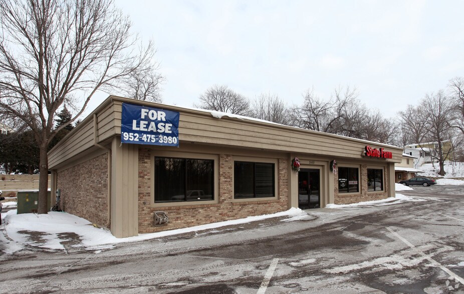 3502 Shoreline Dr, Wayzata, MN à vendre - Photo du bâtiment - Image 2 de 4