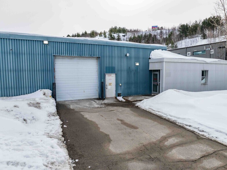 360 Mountain St, Sudbury, ON à louer - Photo du bâtiment - Image 3 de 7
