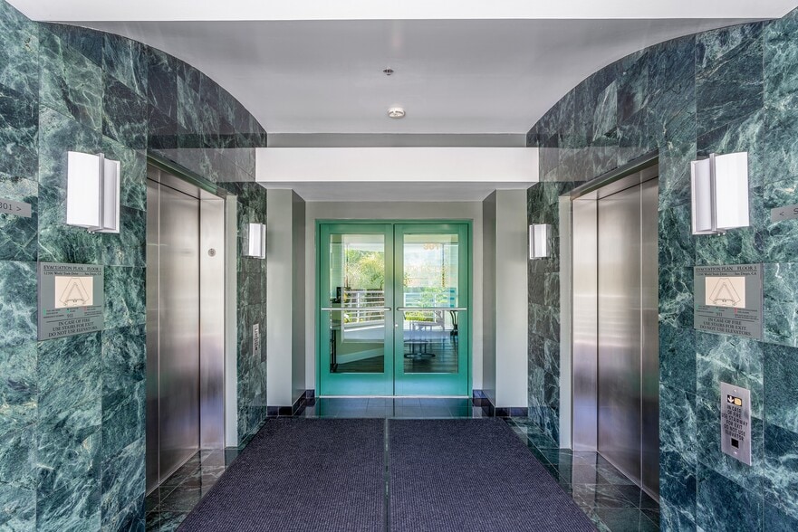 12396 World Trade Dr, San Diego, CA for lease - Lobby - Image 3 of 13