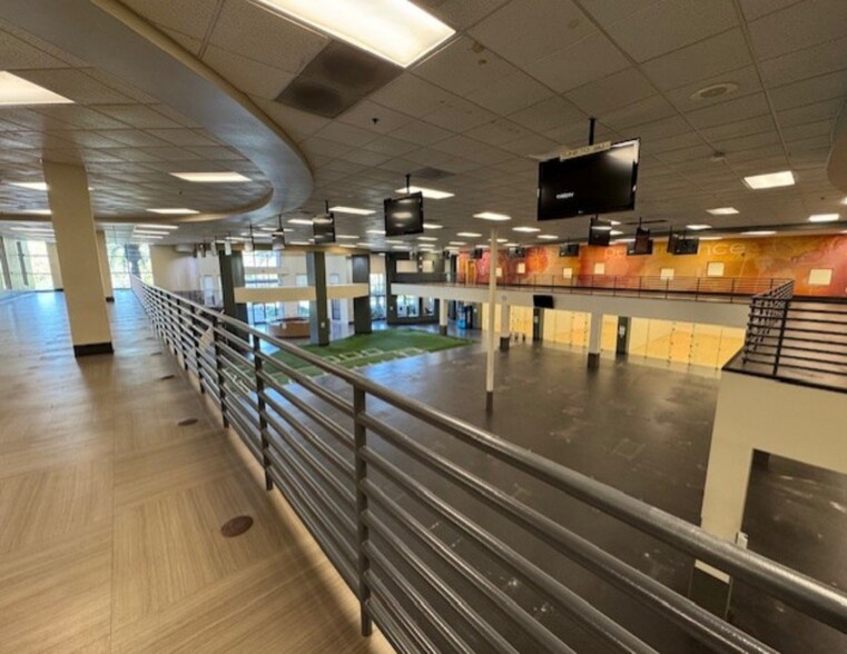 680 Hacienda Dr, Vista, CA à louer - Photo du bâtiment - Image 3 de 12