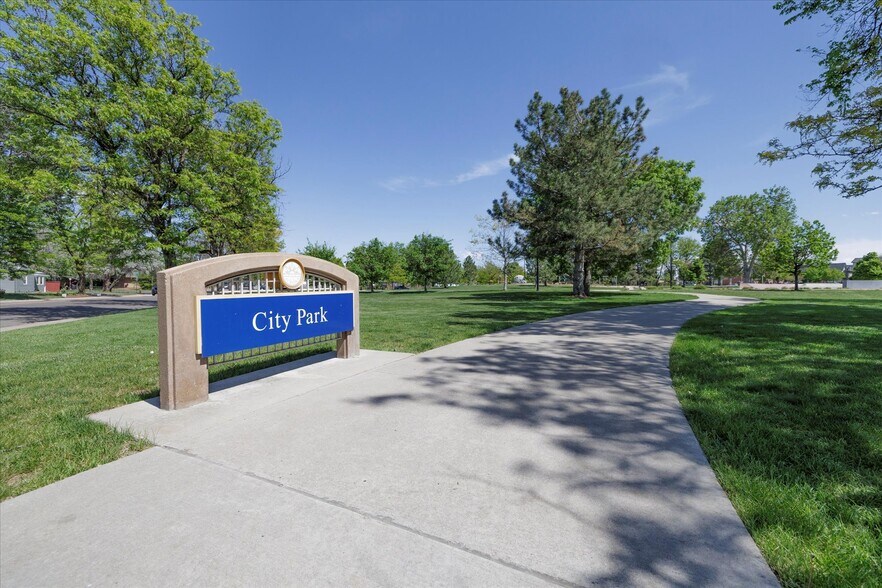 1933 Dallas St, Aurora, CO à vendre - Photo du bâtiment - Image 2 de 17