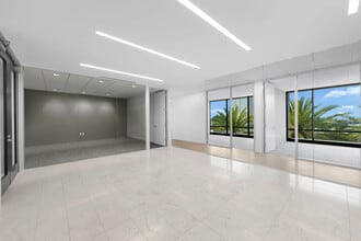 620 Newport Center Dr, Newport Beach, CA à louer Photo intérieure- Image 2 de 5