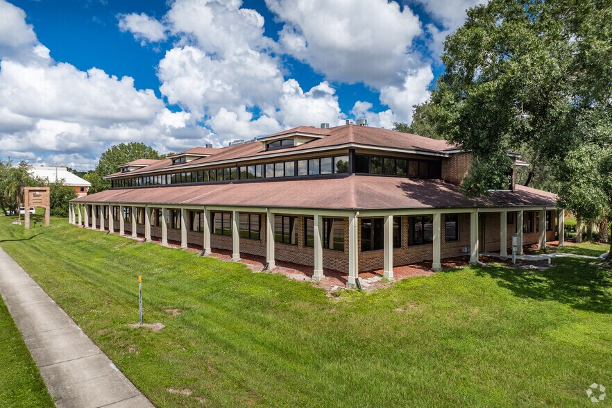 2701 W Busch Blvd, Tampa, FL à vendre - Photo du bâtiment - Image 2 de 23