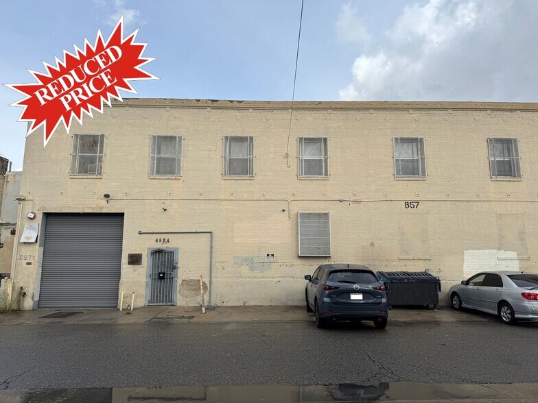 651 E 61st St, Los Angeles, CA à vendre - Photo du bâtiment - Image 1 de 3