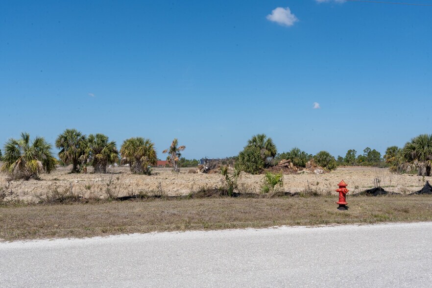 8001 Northup dr, Punta Gorda, FL à vendre - Photo de construction - Image 3 de 4