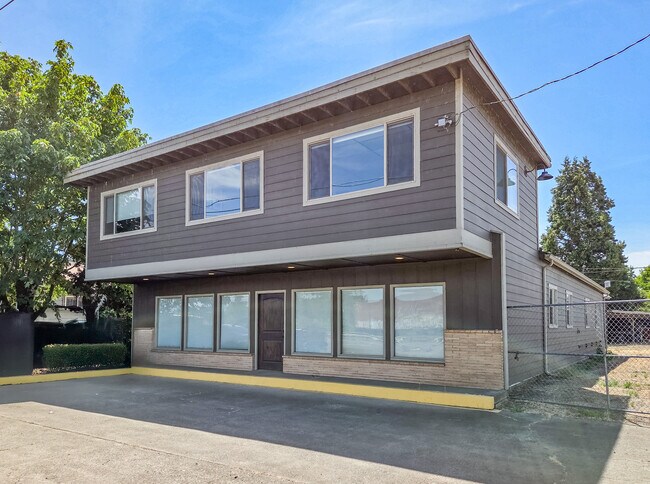 More details for 3640 S Santiam Hwy, Lebanon, OR - Office for Sale