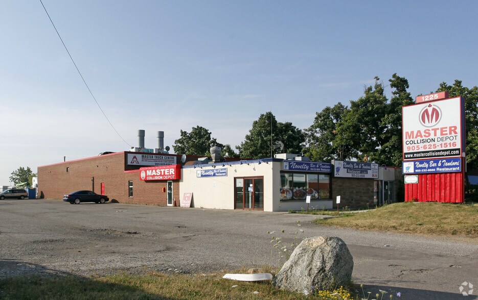 1225 Matheson Blvd E, Mississauga, ON à vendre - Photo principale - Image 1 de 1