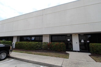 7602-7644 15th St E, Sarasota, FL à louer Photo intérieure- Image 1 de 12