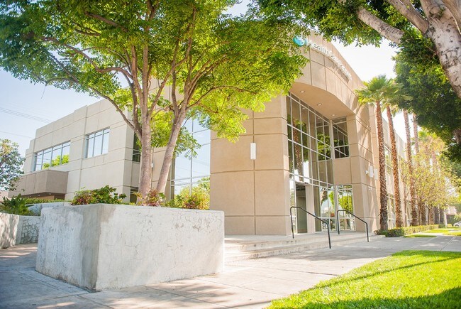 More details for 2211 W Magnolia Blvd, Burbank, CA - Medical for Lease