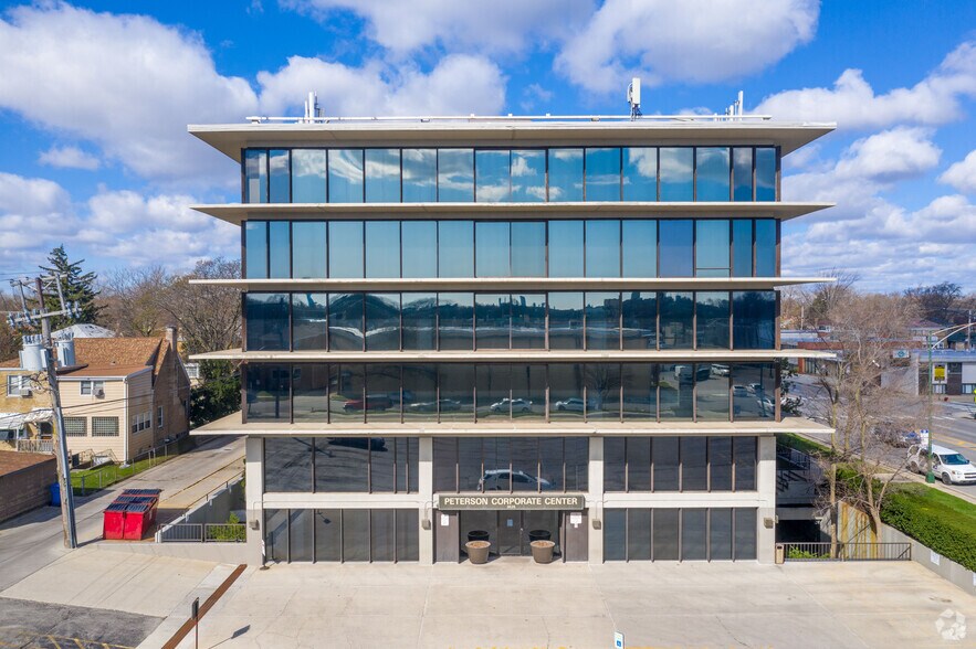3525 W Peterson Ave, Chicago, IL à louer - Photo du bâtiment - Image 2 de 12