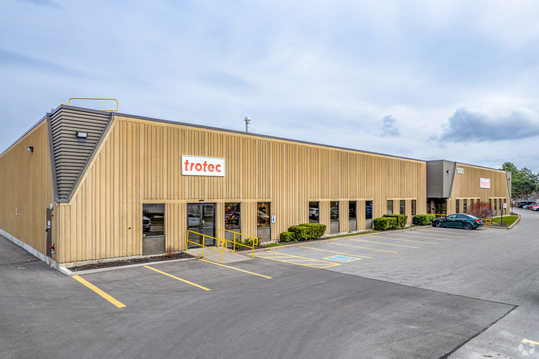 1705 Argentia Rd, Mississauga, ON à louer Photo du bâtiment- Image 1 de 9