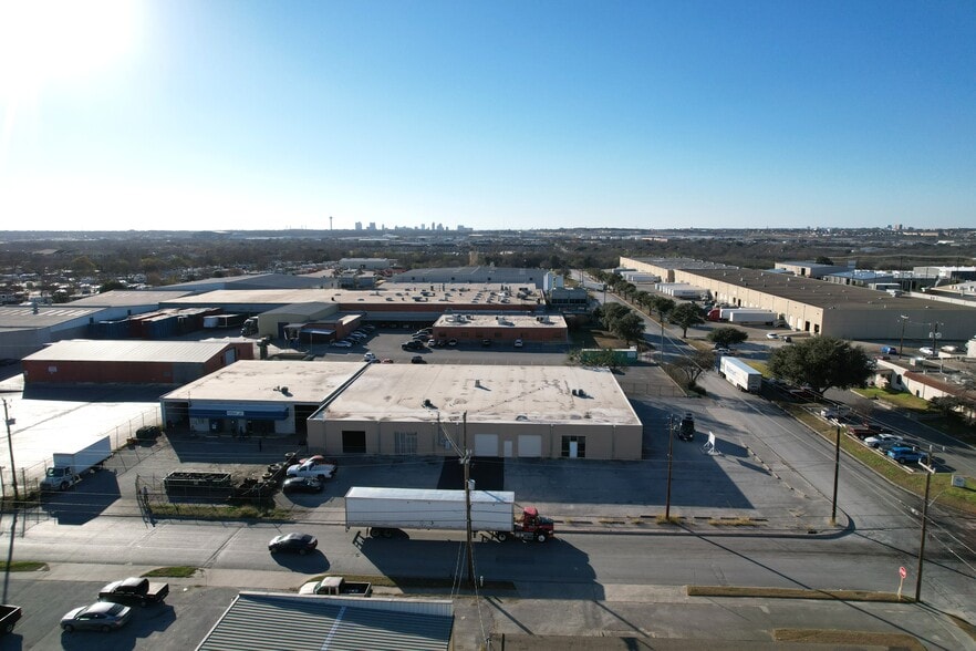 4254-4258 Director Dr, San Antonio, TX for sale - Building Photo - Image 2 of 6