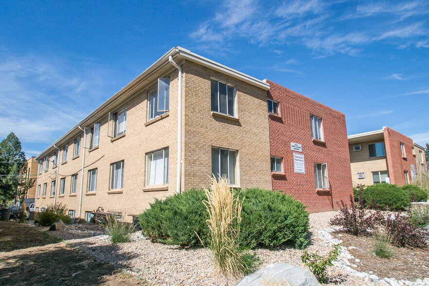 2455 S Gaylord St, Denver, CO à vendre - Photo du bâtiment - Image 2 de 14