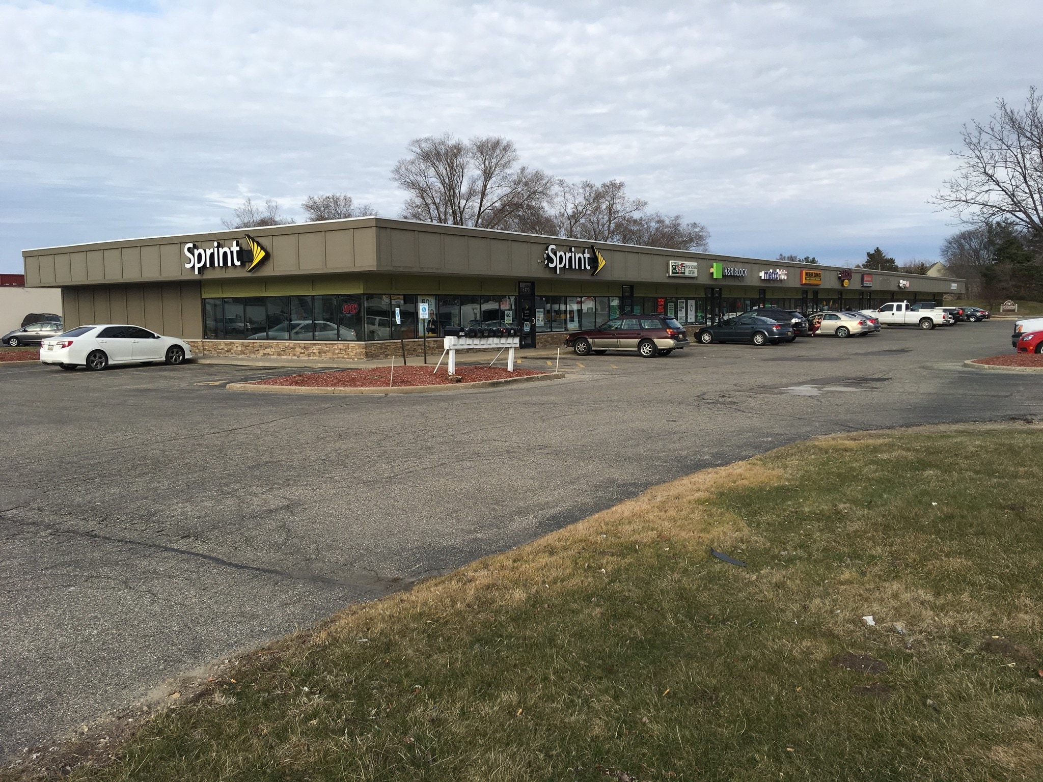 5370-5390 S Division Ave, Grand Rapids, MI for lease Building Photo- Image 1 of 2