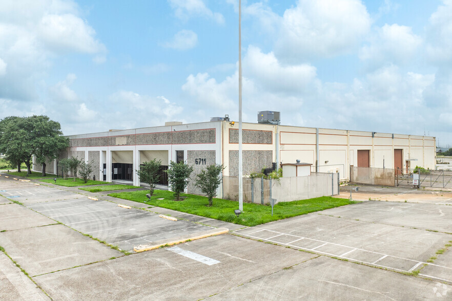 6711 E Highway 332, Freeport, TX à louer - Photo principale - Image 1 de 31