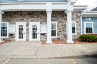 421-481 PENBROOKE Dr, Penfield, NY à louer Photo du bâtiment- Image 2 de 23