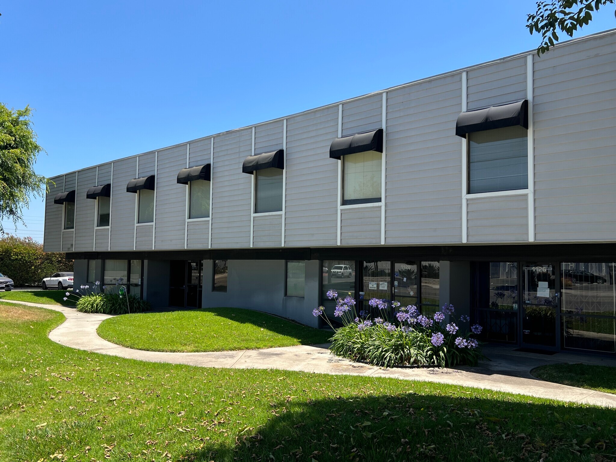 1126-1140 E Chestnut Ave, Santa Ana, CA à louer Photo du bâtiment- Image 1 de 12