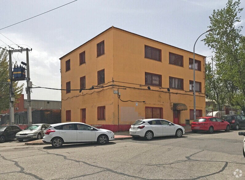 Calle Gavilanes, 13, Pinto, Madrid for sale - Building Photo - Image 2 of 3