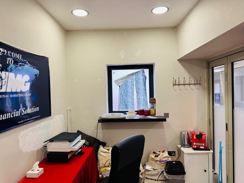 203 Kilburn High Rd, Londres à louer - Photo du bâtiment - Image 2 de 3