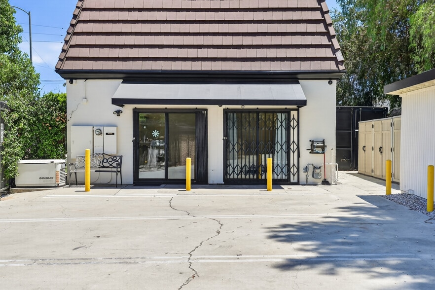 15300 Morrison St, Sherman Oaks, CA for lease - Building Photo - Image 3 of 17