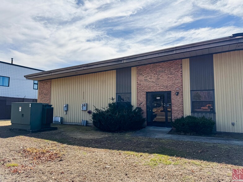 351 Burnham St, East Hartford, CT for lease - Building Photo - Image 3 of 20