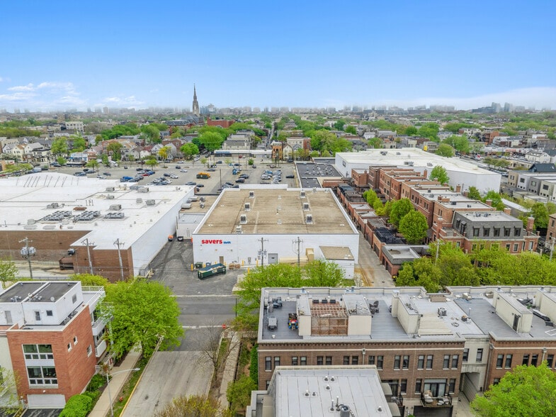 2928 N Ashland Ave, Chicago, IL for sale - Building Photo - Image 3 of 9